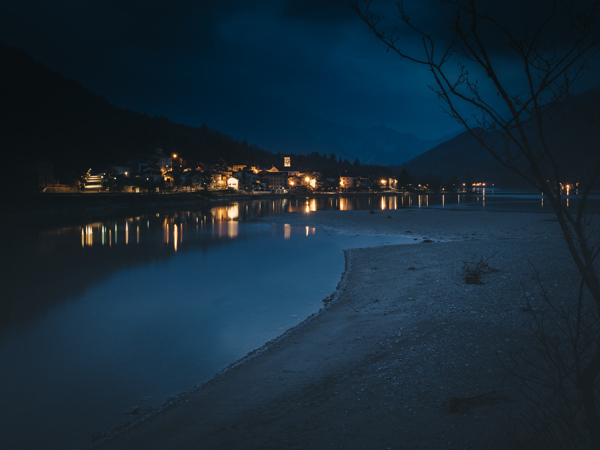 Barcis Lake by night
